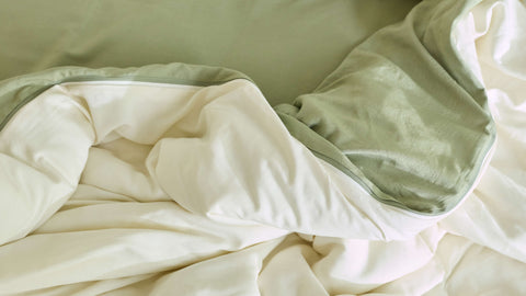 Detailed view of the zipper on the Avec Align System Duvet and Top Sheet