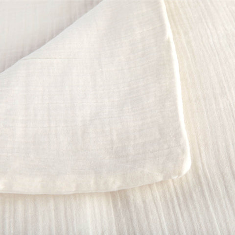 A detailed view of the fabric on the Avec lightweight cotton quilt in pearl